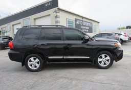 2015 Toyota Land Cruiser - Image 10