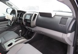 2014 Toyota Tacoma - Image 18