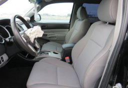 2014 Toyota Tacoma - Image 20