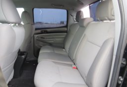 2014 Toyota Tacoma - Image 24