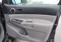 2014 Toyota Tacoma - Image 38