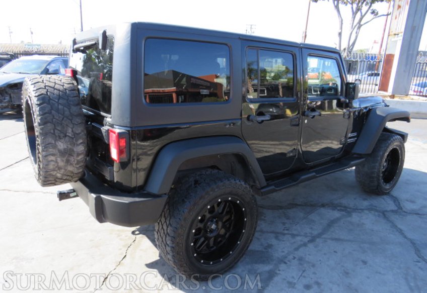 2012 Jeep Wrangler Unlimited - Image 9