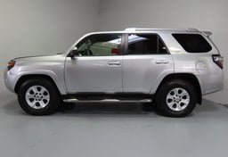 2016 Toyota 4Runner SR5 - Image 10