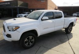 2018 Toyota Tacoma - Image 2