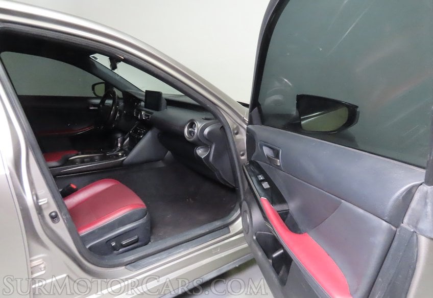 2021 Lexus IS 300 - Image 23