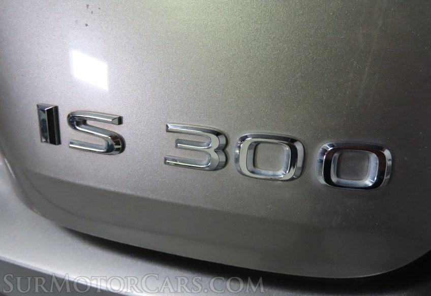 2021 Lexus IS 300 - Image 19