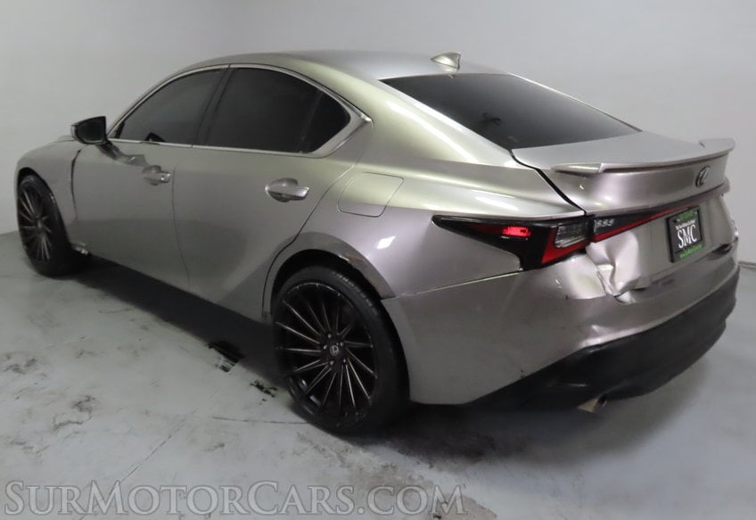 2021 Lexus IS 300 - Image 9