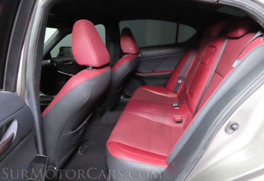 2021 Lexus IS 300 - Image 31