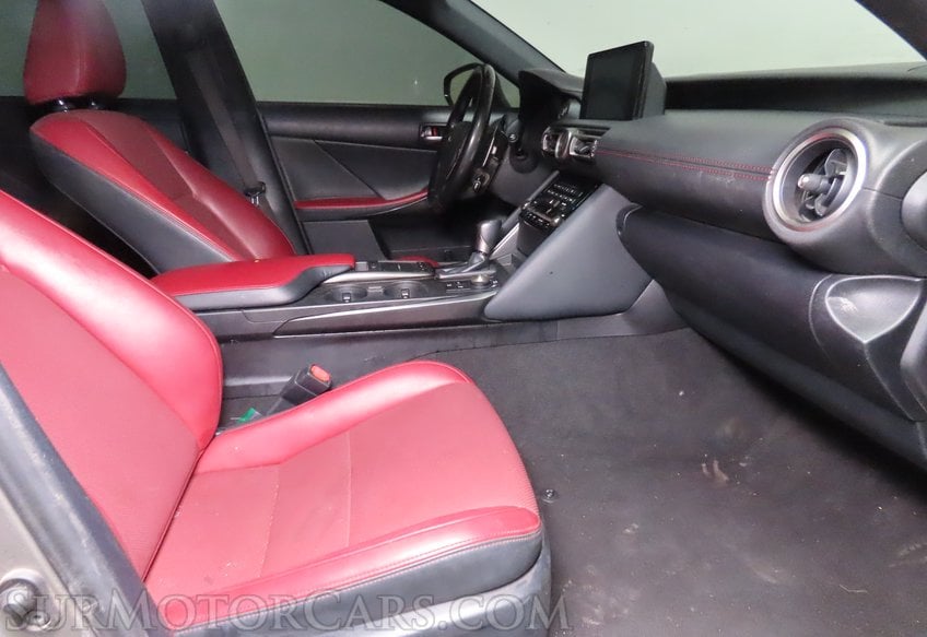 2021 Lexus IS 300 - Image 20