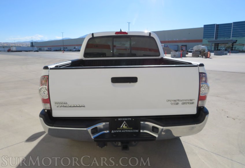 2015 Toyota Tacoma - Image 12