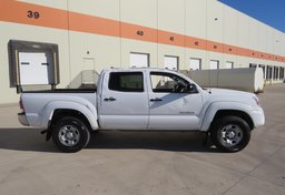 2015 Toyota Tacoma - Image 9