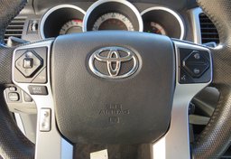 2015 Toyota Tacoma - Image 31