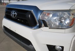 2015 Toyota Tacoma - Image 14