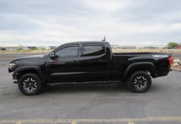 2017 Toyota Tacoma - Image 9