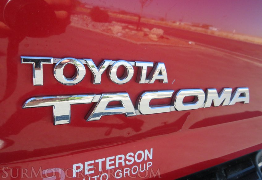 2015 Toyota Tacoma - Image 16