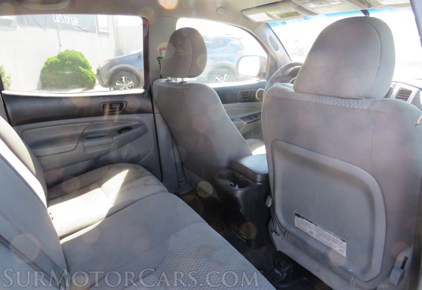 2015 Toyota Tacoma - Image 21