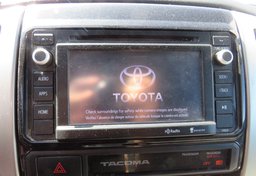 2015 Toyota Tacoma - Image 29