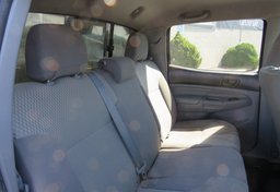 2015 Toyota Tacoma - Image 22