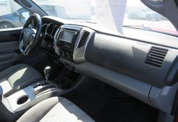 2015 Toyota Tacoma - Image 19