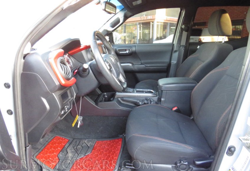 2019 Toyota Tacoma - Image 29