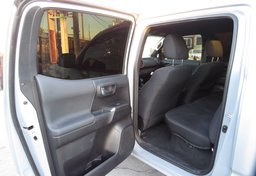 2019 Toyota Tacoma - Image 22