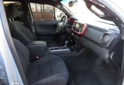 2019 Toyota Tacoma - Image 28