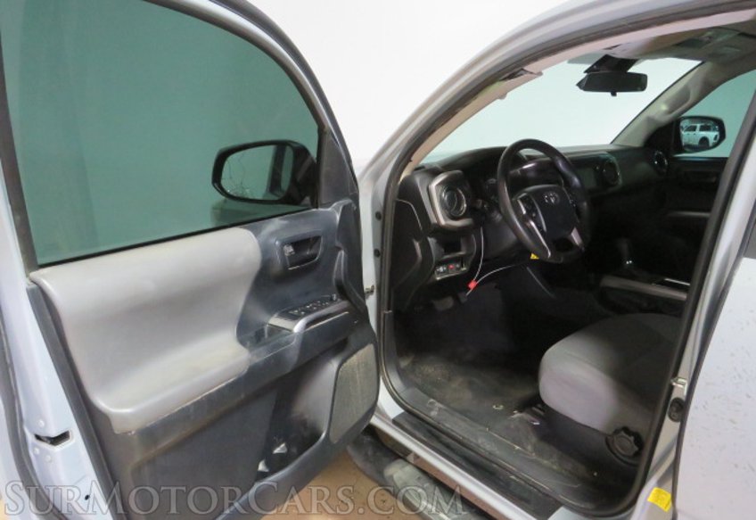 2019 Toyota Tacoma - Image 19