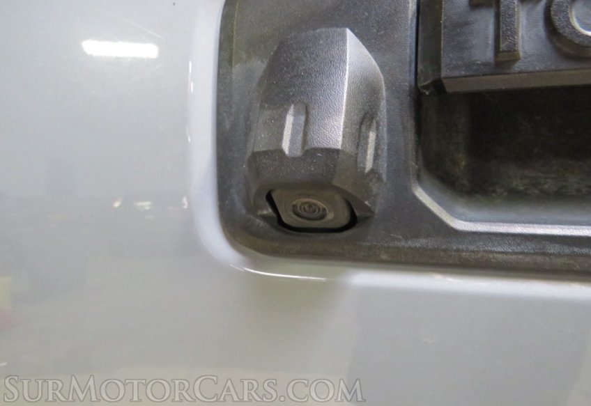 2019 Toyota Tacoma - Image 16