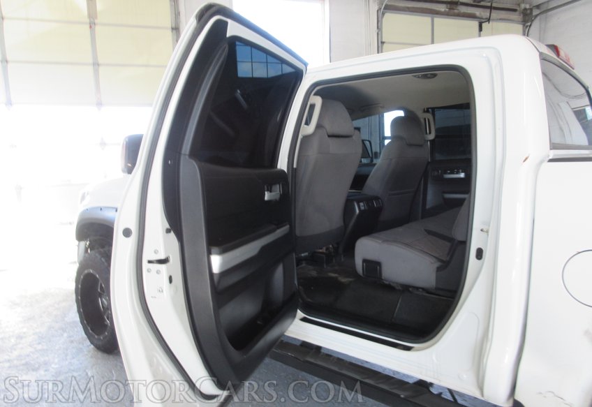 2015 Toyota Tundra 4WD Truck - Image 30
