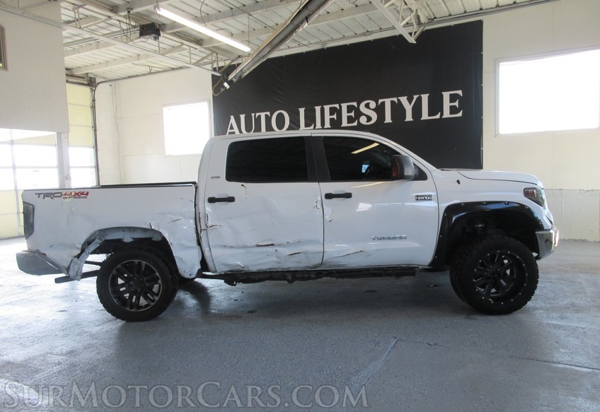 2015 Toyota Tundra 4WD Truck - Image 9