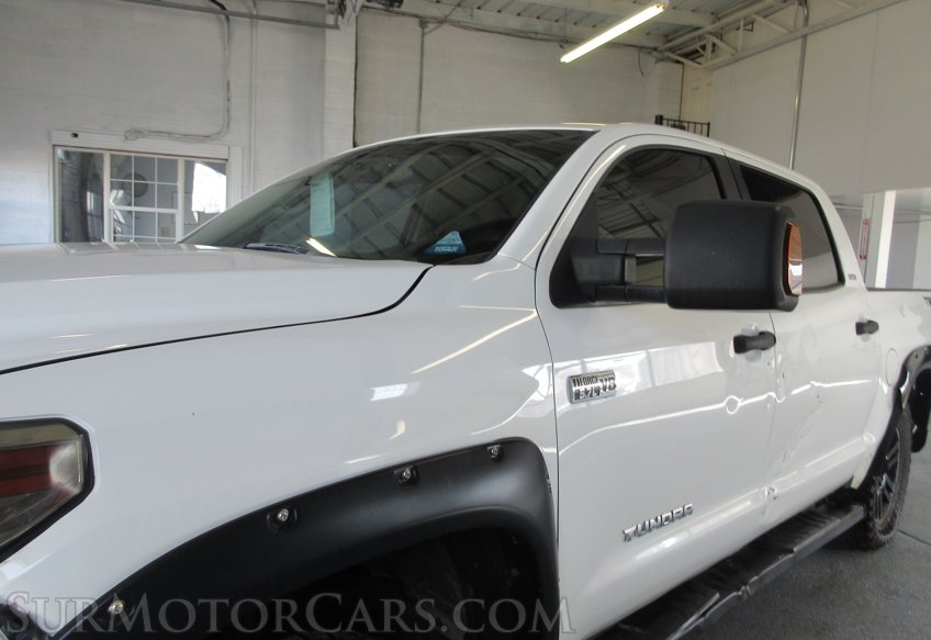 2015 Toyota Tundra 4WD Truck - Image 12