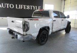 2015 Toyota Tundra 4WD Truck - Image 8