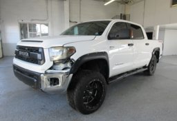 2015 Toyota Tundra 4WD Truck - Image 1