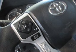 2015 Toyota Tundra 4WD Truck - Image 39