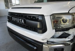 2015 Toyota Tundra 4WD Truck - Image 18