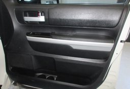 2015 Toyota Tundra 4WD Truck - Image 60