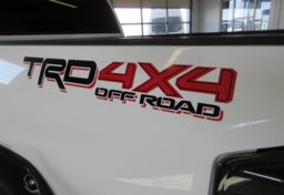 2015 Toyota Tundra 4WD Truck - Image 17