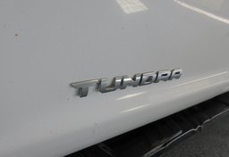 2015 Toyota Tundra 4WD Truck - Image 25