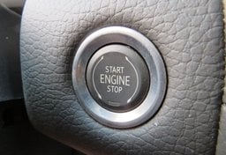 2023 GMC Yukon - Image 43