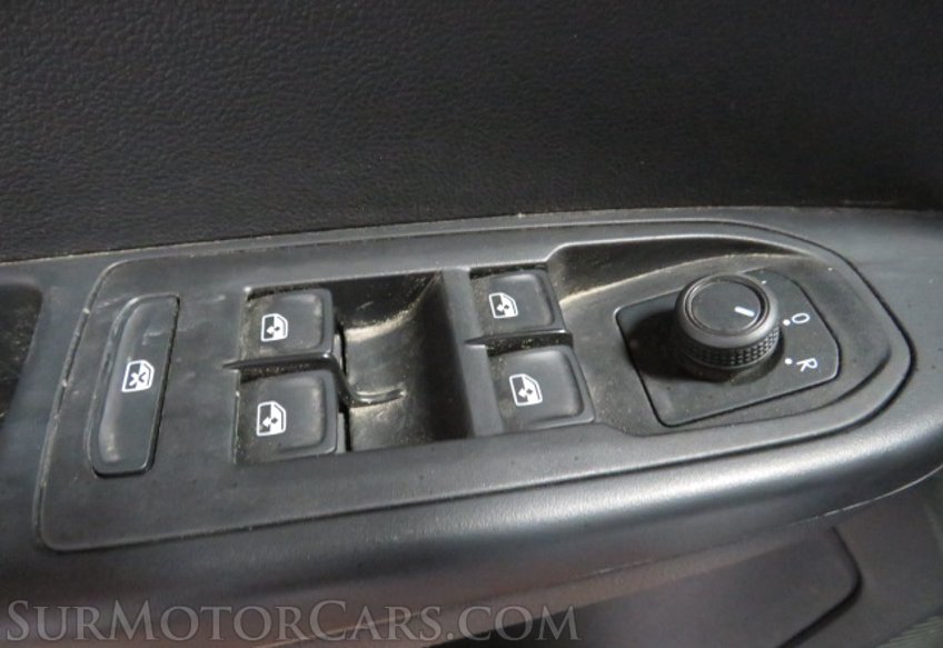 2023 Volkswagen Taos - Image 42