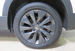 2023 Volkswagen Taos - Image 45
