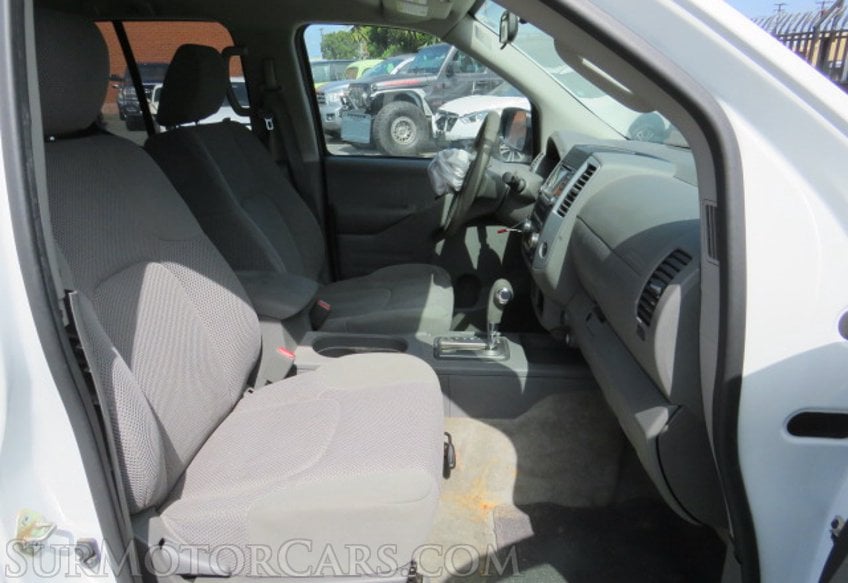 2017 Nissan Frontier - Image 25