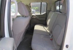 2017 Nissan Frontier - Image 28