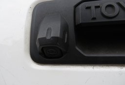 2018 Toyota Tacoma - Image 17