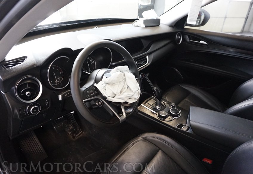 2018 Alfa Romeo Stelvio - Image 28