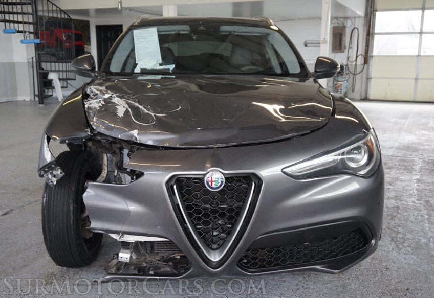 2018 Alfa Romeo Stelvio - Image 13