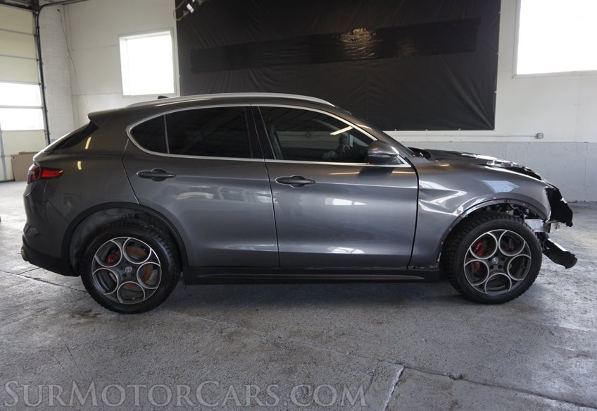 2018 Alfa Romeo Stelvio - Image 11