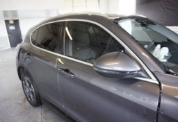 2018 Alfa Romeo Stelvio - Image 18