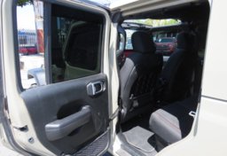 2020 Jeep Gladiator - Image 30