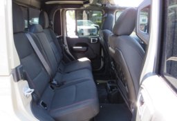 2020 Jeep Gladiator - Image 34